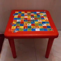 میز با طرح بازی مار و‌پله