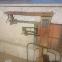 باسکول ۲۰۰ کیلویی با چند عدد سنگ