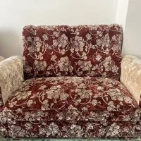 یک عدد مبل ۶ نفره و میز ناهار خوری