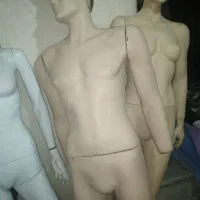 تعدادی مانکن زن ومرد خارجی وایرانی