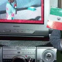 یک عددمیز تلویزیون و تلویزیون به فروش میرسد