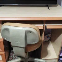 میز کامپیوتر با صندلی کاناپه بغل تخت