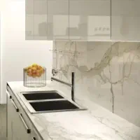 کاشی کاری نصب و تعمیرات سرامیک بین کابینتی