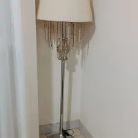 آباژور ایستاده