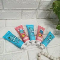 لباس زیر|لباس|تاکستان, |دیوار