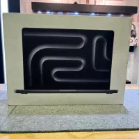 MacBook Pr M / 4inch