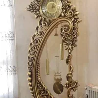 ساعت کنار سالنی