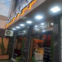 راننده با ماشین وانت