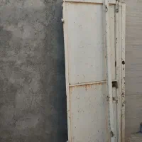 در حیاط خانه دو قطعه کابینت بوفه