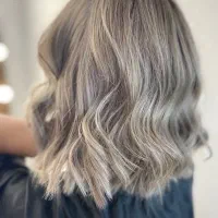 خدمات رنگ و لایت و کراتین