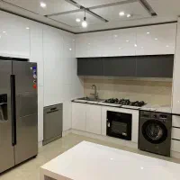 کابینت های آماده وشرکتی/هایگلاس روشن/براق/برش تمیز