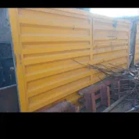 در انبار فلزی سوله