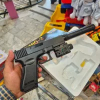 این تفنگ اسباب بازی مال شماست