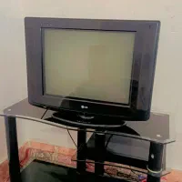 تلوزیون ومیز وگیرنده بسیار تمیز