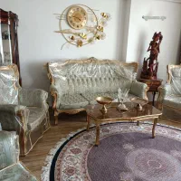 یک دست مبل سلطنتی همراه با میز هشت نفری