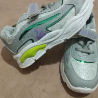 کفش|کیف، کفش، کمربند|زهک, |دیوار