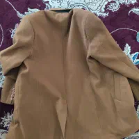 پالتو و بوت قهوه‌ای|کیف، کفش، کمربند|تاکستان, |دیوار