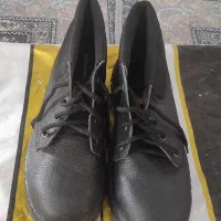کفش ایمنی نگهبان|کیف، کفش، کمربند|شیراز, امام حسین|دیوار