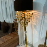 اباژور ایستاده و میز غذاخوری