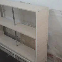 قفسه و نیمکت