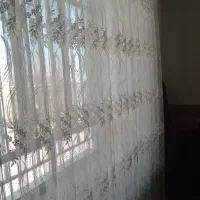 مقداری پشتی و دو جفت پرده