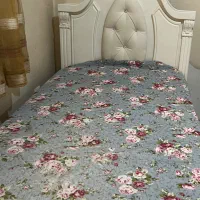 تخت همراه با تشک