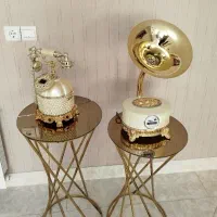 تلفن و گرامافون سلطنتی با میز درحد