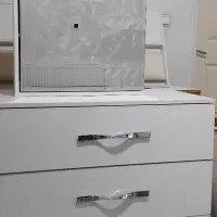 دراور و میزآرایش. میزمطالعه