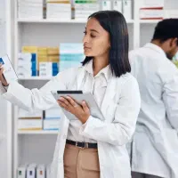 استخدام تضمینی تکنسین داروخانه و آموزش