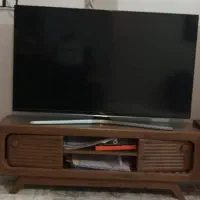سامسونگ۴۸اینچ تمیز کاملا سالم بهمراه میز تلویزیون