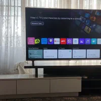 تلویزیون  با میزش