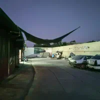 تعمیرگاه جهت اجاره برای خدمات فنی در باغ ابریشم