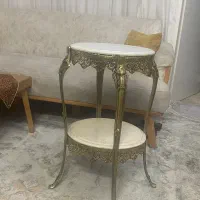 میز تلفن برنزی