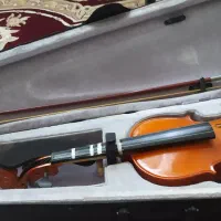 ویولون تی اف 4.4 سالم با تمام لوازم جانبی