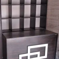 ویترین قفسه طبقه ای و میز پیشخوان