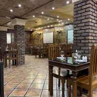 ظرفشور خانم در رستوران ناپولی