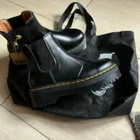 بوت دکترمارتین|کیف، کفش، کمربند|رشت, لاکان شهر|دیوار