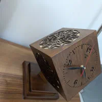 آباژور ساعتدار چوب راش منبت کارِ دست|چراغ خواب و آباژور|تهران, پونک|دیوار