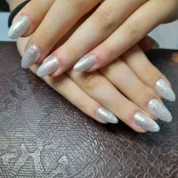 مدل کاشت ناخن(فقط هزینه مواد گرفته می شود)