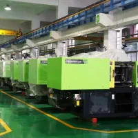 کارگر ساده / آقا و اوپراتور دستگاه تزریق / آقا