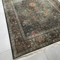 دو عدد قالی ۲۲ متری و یک عدد پادری
