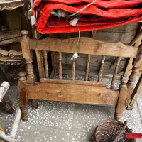 فروش تخت های چوبی قدیمی با چوب گردو و خراطی شده