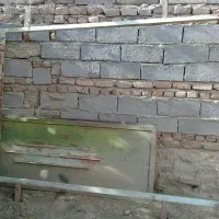 در حیاط دولخت