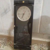 ساعت و میز تلفن