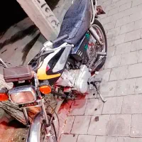 یک دستگاه متور سیکلت مدل ۸۳