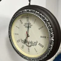 ساعت دیواری دو طرفه