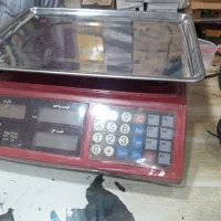 ترازو دیجیتال ۴۰ کیلویی تمیز