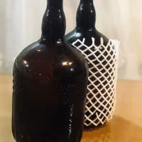 بطری شیشه ای رنگ تیره
