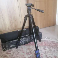 سه پایه فیلم برداری و عکاسی حرفه ای