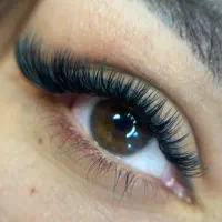 آموزش و کاشت اکستنشن مژه و فشال پوست